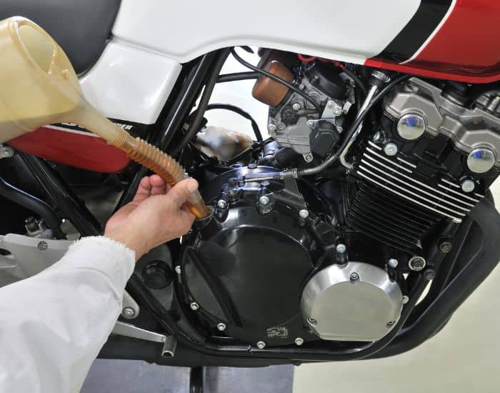 20W40 Vs 10W40 Motorcycle Oil: What Are The Differences? - Take Your Oil