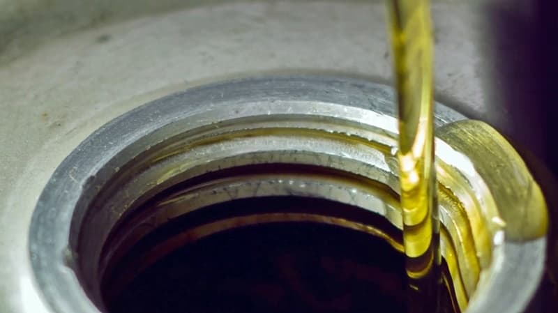 thickest engine oil